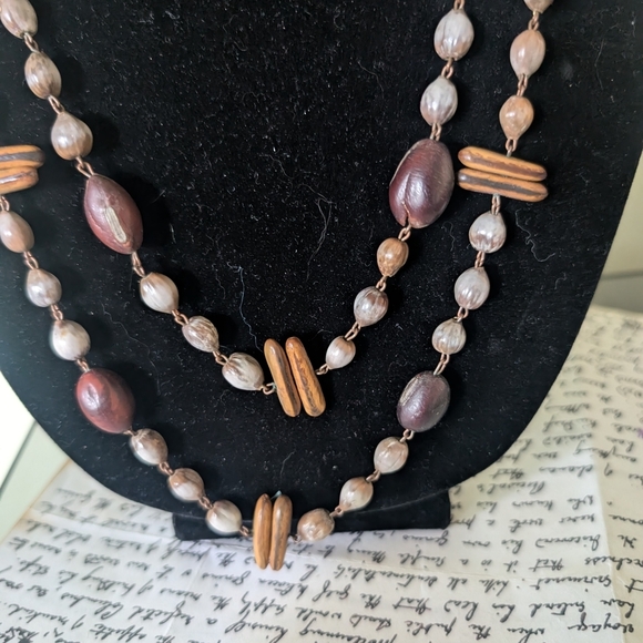 Elegant Multi-Color Beaded Necklace - Picture 3 of 10